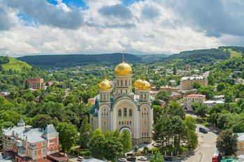 Свято-Никольский собор и Спасо-Преображенский реабилитационный центр (Кисловодск)