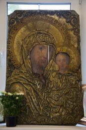 Святыня храма – старинная икона Богородицы.