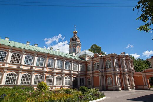 Александро невская лавра святодуховский. Духовской корпус Александро-Невской Лавры Александро-Невская Лавра. Александро-Невская Лавра Федоровский корпус. Феодоровская Церковь Александро-Невской Лавры. Федоровский корпус Александро-Невской Лавры.