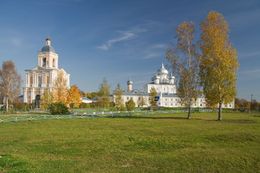 Вид на Варлаамо-Хутынский Спасо-Преображенский женский монастырь