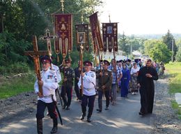 Крестный ход со святынями