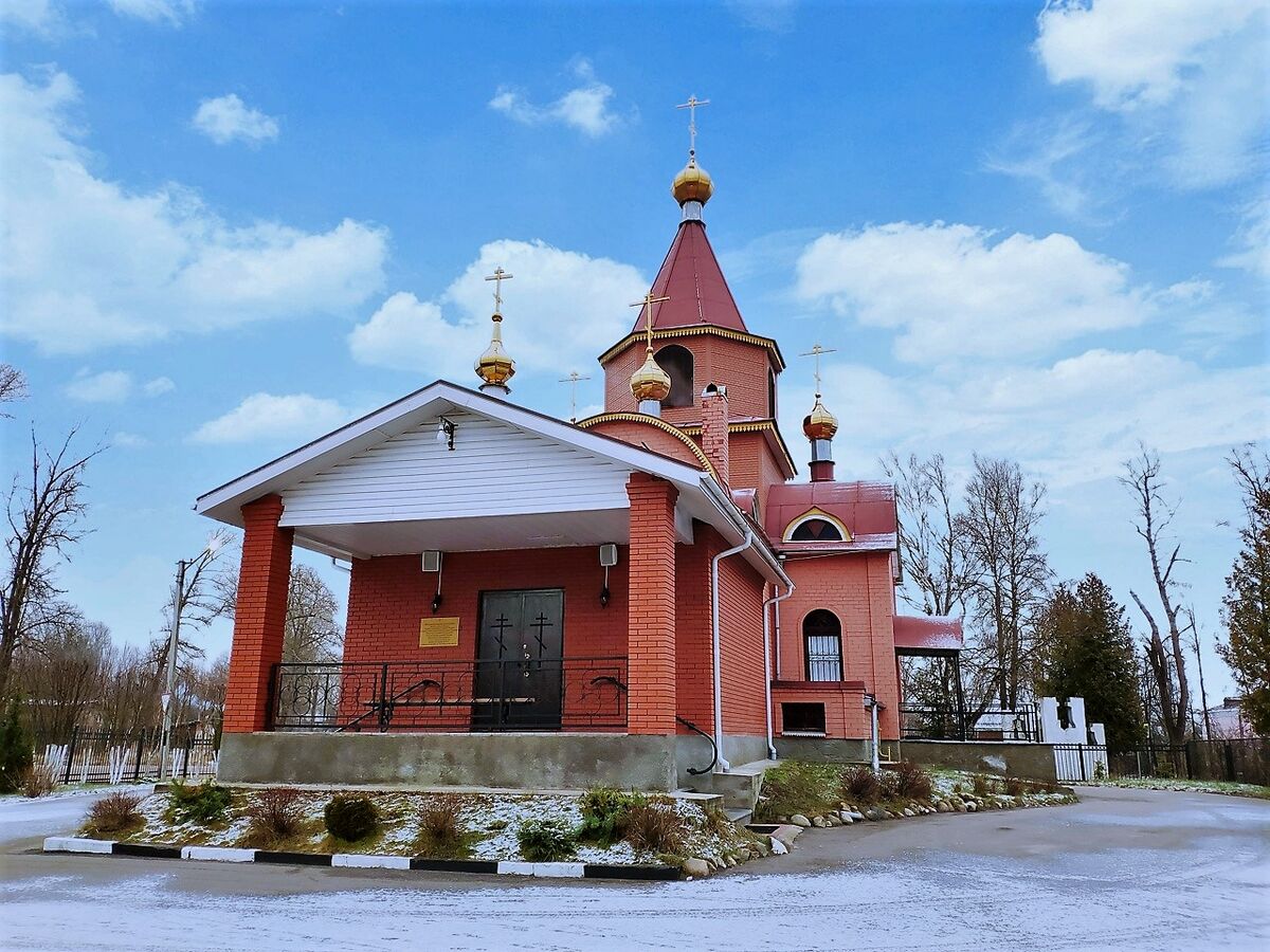 Поселок красномайский. Храм пос Красномайский. Храм пос Красномайский Вышневолоцкого района. Церковь Фаддея Тверского. Красномайская Церковь Вышний Волочек.