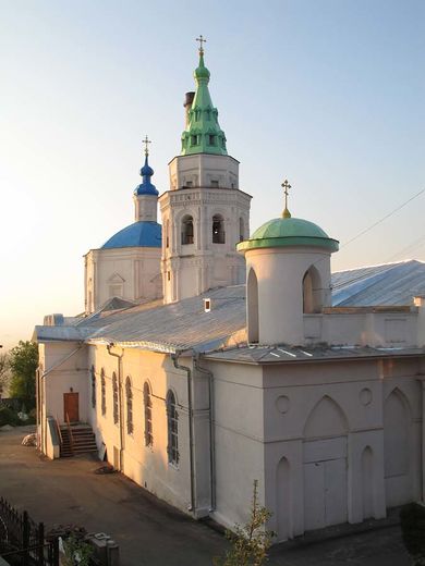 Свято троицкий курск. Свято-Троицкий монастырь Курск. Троицкий женский монастырь Курск. Женский монастырь Курск на Максима Горького.