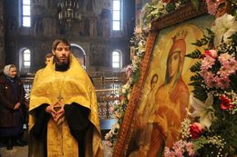 Местночтимая чудотворная икона Божией Матери «Троеручица»