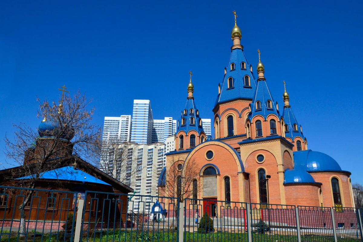 Церковь божья державная. Храм Державной иконы Божией матери, Москва. Чертановская храм Державной иконы. Чертаново храм Божией матери. Храм Покрова Пресвятой Богородицы в Зябликово.