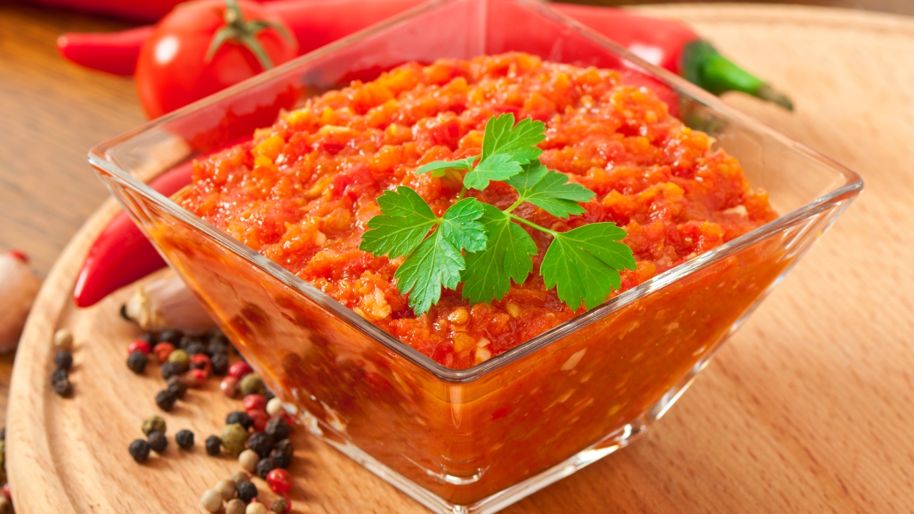 Аджика с яблоками