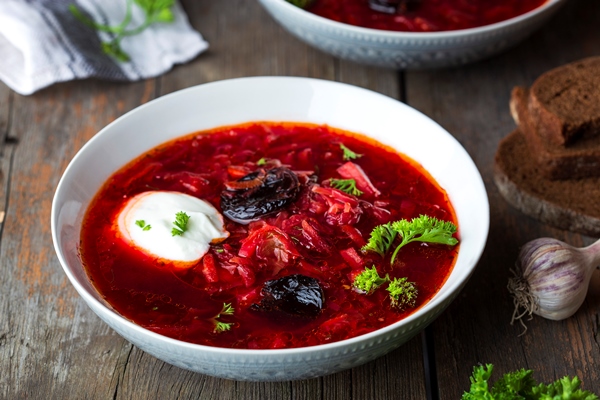 traditional ukrainian russian borscht with prunes and sour cream - Постный борщ с черносливом