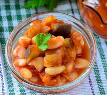 Салат из баклажанов с фасолью на зиму