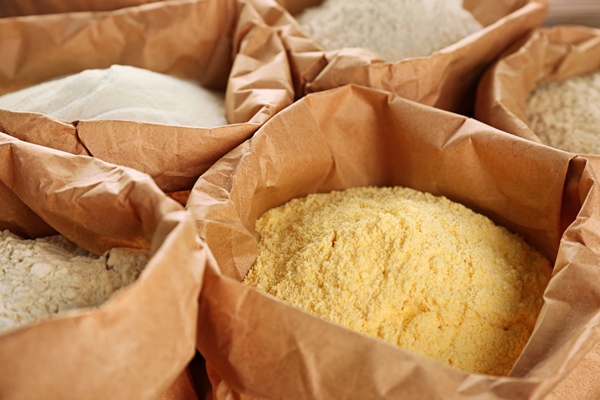bags with different types of flour closeup - Постные кукурузные блинцы