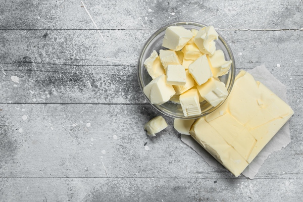 butter in a glass bowl - Кулич шафранный