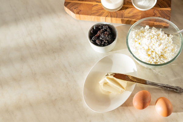 ingredients for curd pudding on the kitchen table - Пасха варёная