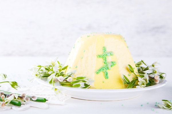 paskha and kulich easter quark dessert curd - Пасха с морковью