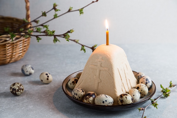 paskha and kulich traditional orthodox easter quark dessert curd 1 - Пасха варёная