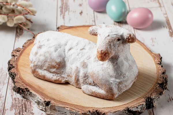 shutterstock 2137163515 - Кекс "Пасхальный ягненок"