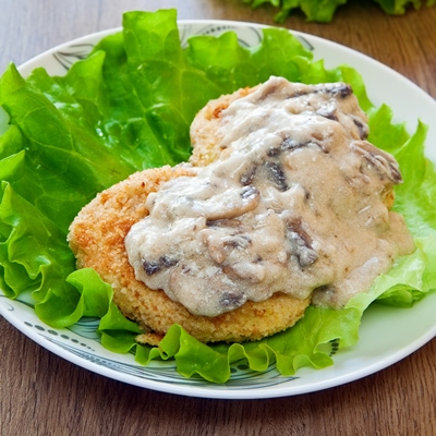 Картофель в кляре с грибным соусом