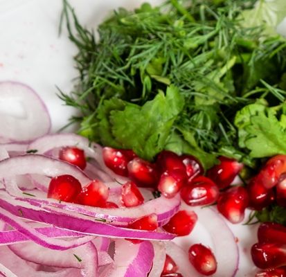 Салат из граната и лука Салат из граната и лука