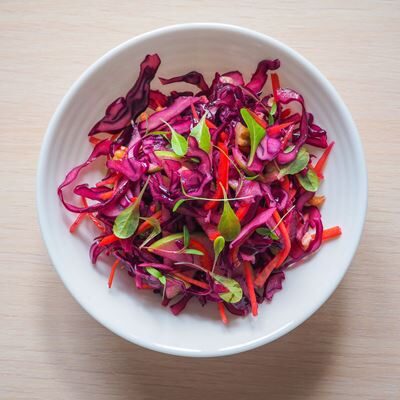 Салат из краснокочанной капусты с яблоками