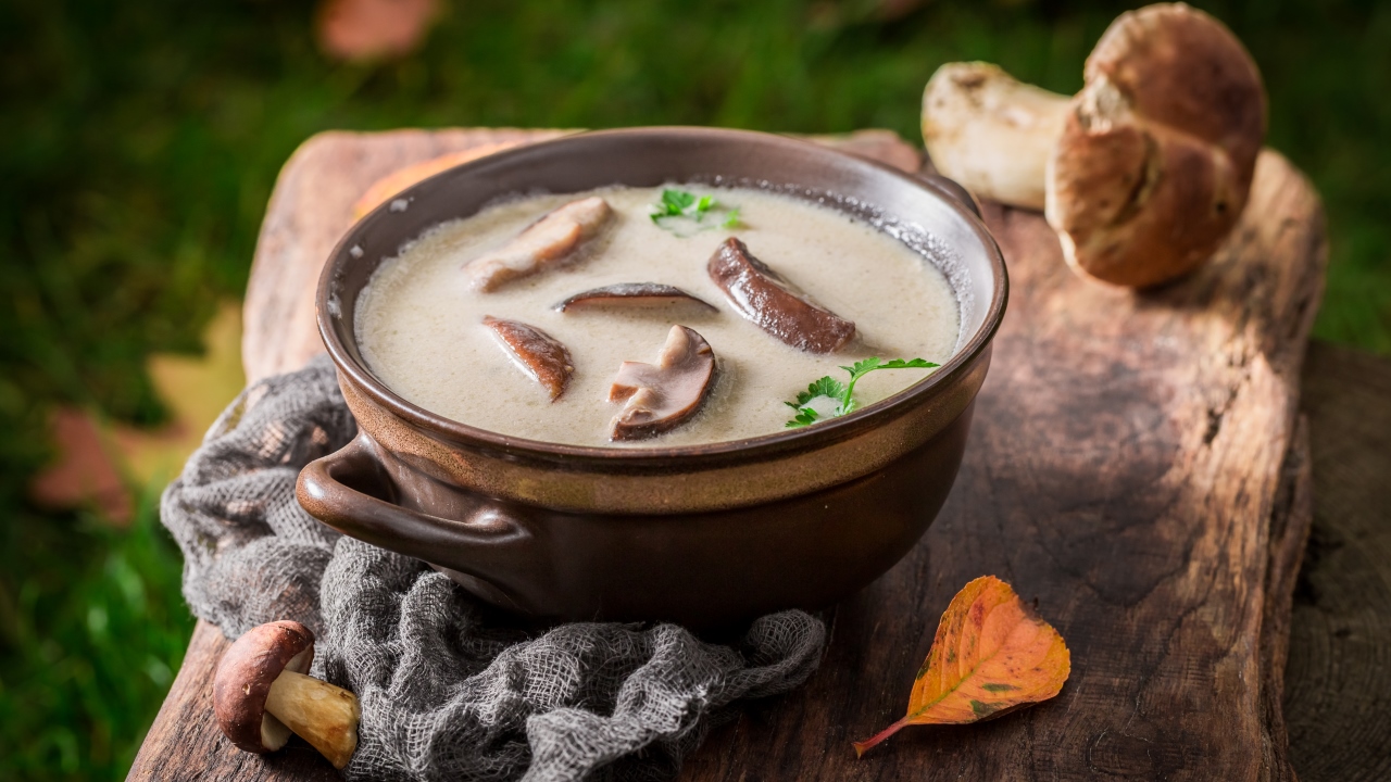 Постный грибной суп с картофелем и манной крупой
