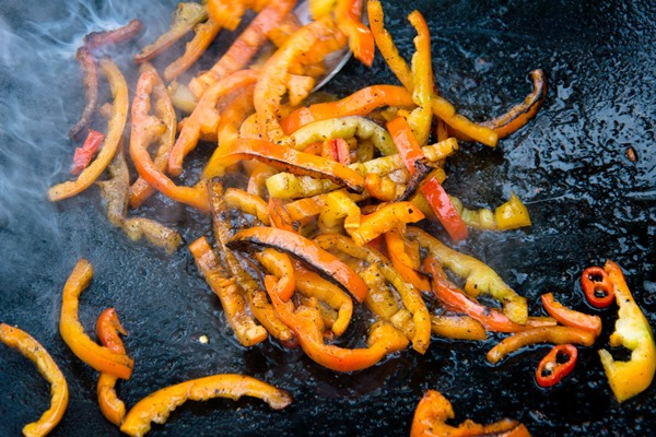 grilled roasted bell peppers on a hot frying pan on open fire - Фаршированные помидоры