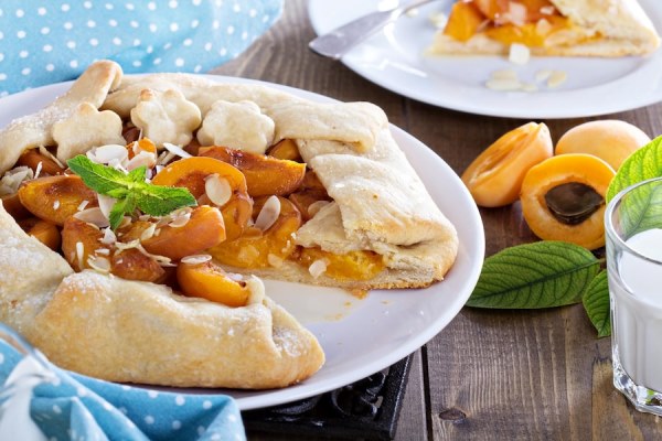 open pie with apricots 661915 454 - Начинка из кураги