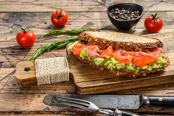 Постные бутерброды c красной рыбой sandwich with smoked salmon avocado and egg - Постные бутерброды c красной рыбой