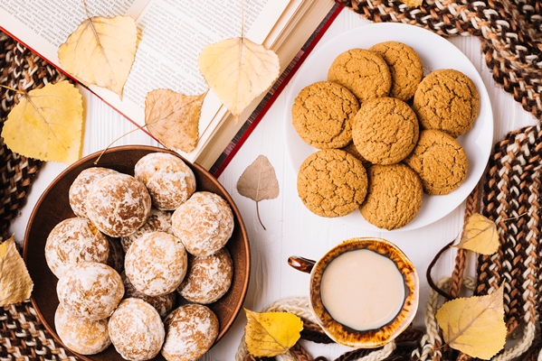 scarf and book around snacks and drink - Медовые пряники