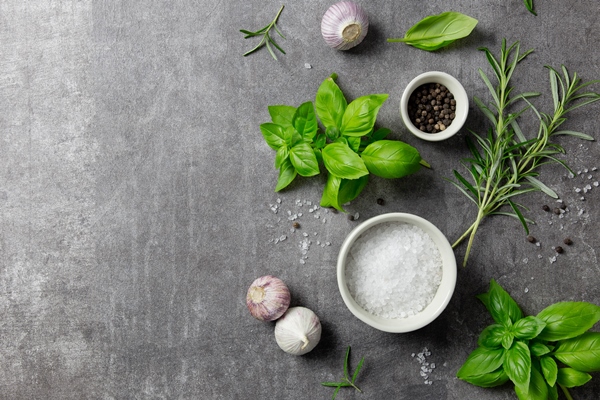 selection of spices herbs and greens - Баклажаны, тушённые со свежими помидорами и луком