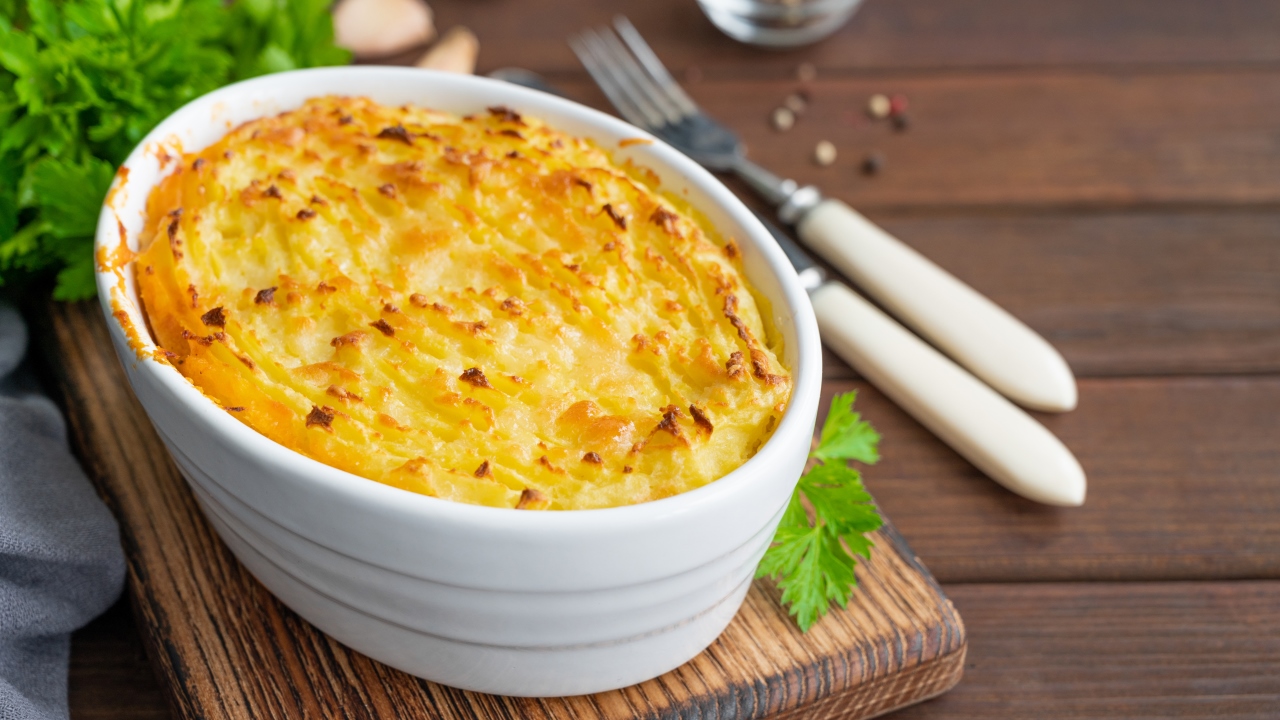 Постная картофельная запеканка с грибами и зеленью