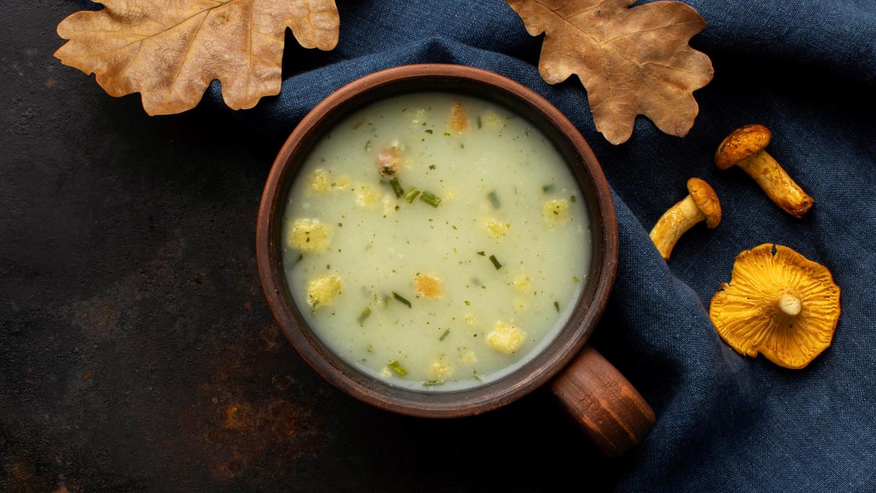 Постный суп картофельный с грибами top view mushroom soup - Постный суп картофельный с грибами