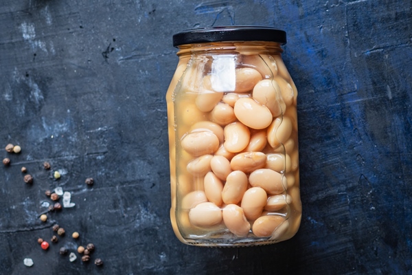 white beans ready to eat bean boiled diet legumes on the table healthy food - Фасоль со свёклой и яблоками