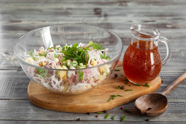 Фруктовый квас bowl of okroshka traditional russian cold soup with kvas 1 - Фруктовый квас