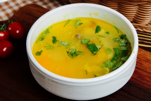 Суп овсяный без масла chicken soup carrot potato greens side view - Суп овсяный без масла