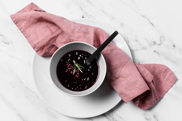 Черничный суп flat lay delicious bowl with jam - Черничный суп
