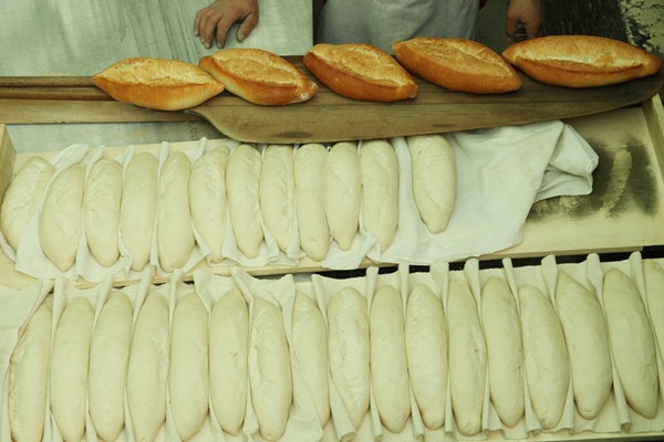 fresh breads in the oven - Французский багет