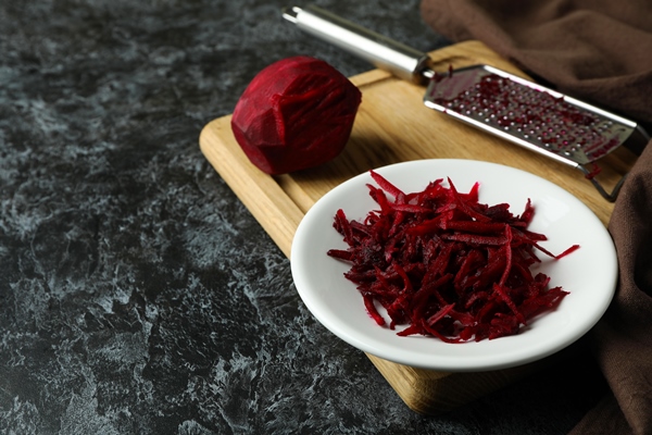 fresh grated beets on black smokey table - Борщ с кальмаром