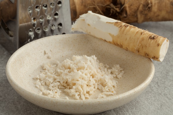 fresh peeled and grated horseradish - Ботвинья «Весна»