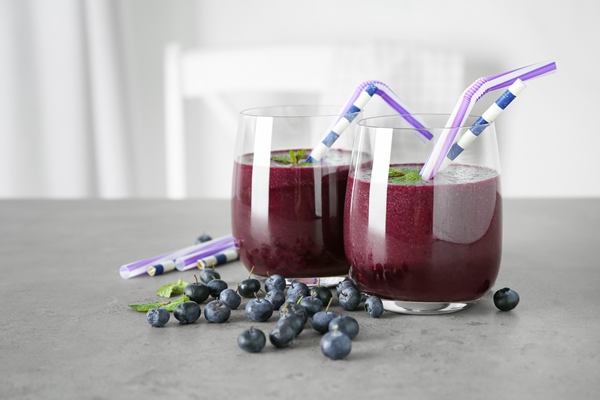 glasses with acai juice on table - Сок с мякотью из черники
