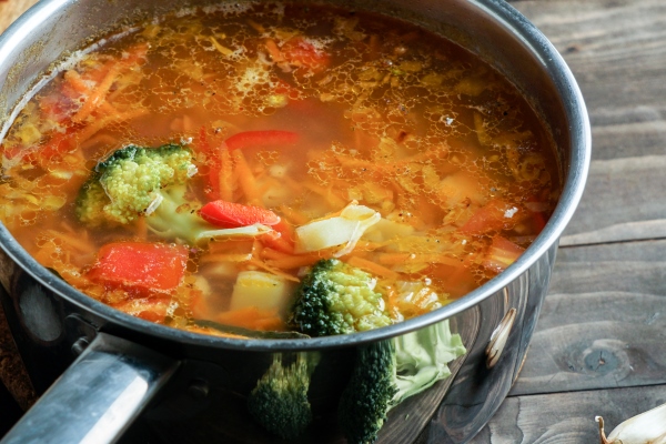 Бульон-основа для любых щей (постный рецепт) hot soup in a saucepan is steaming with beef and vegetables hearty nutritious dish dinner - Бульон-основа для любых щей (постный рецепт)
