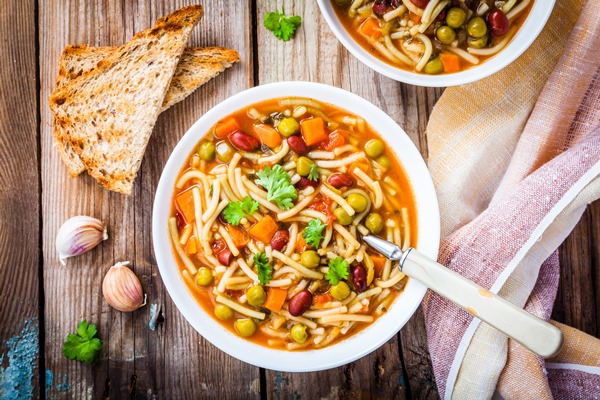 Суп из фасоли с лапшой italian cuisine minestrone soup with whole grain toasts - Суп из фасоли с лапшой