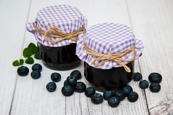 Компот из черники на сиропе из сока jar with blueberry jam - Компот из черники на сиропе из сока