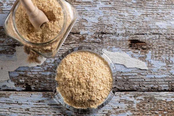 nutritional yeast in flakes deactivated in glass bowls 1 - Квас сливовый