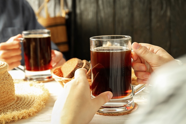 Донецкий квас people sitting on the table and drinking kvass - Донецкий квас