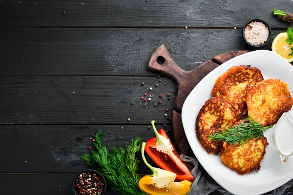 Драники с зеленью и луком potato pancakes with sour cream ukrainian traditional cuisine top view free space for your text rustic style - Драники с зеленью и луком
