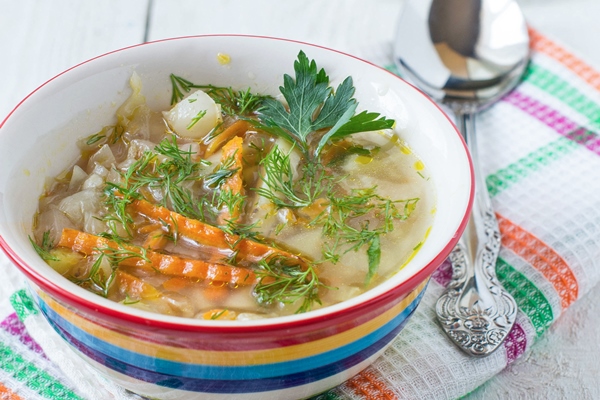 Суп из овощей с патиссонами russian traditional cabbage soup black bread white background - Суп из овощей с патиссонами