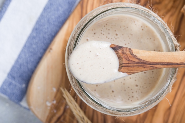 the leaven for bread is active starter sourdough fermented mixture of water and flour to use as leaven for bread baking - Ярославский квас