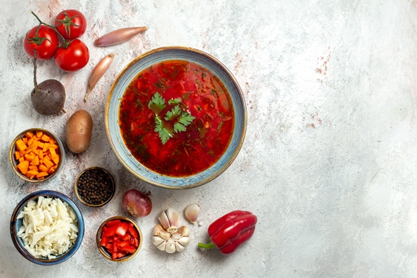 Бульон-основа на квасе для любого борща (постный рецепт) top view delicious borsch famous ukranian beet soup on white space - Бульон-основа на квасе для любого борща (постный рецепт)