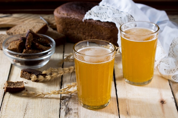 traditional russian cold rye drink kvas in a glass and a jug on a wooden table 1 - Ботвинья по-монастырски