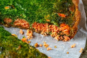 Киш с сёмгой и шпинатом постный appetizing quiche pie with fish and spinach - Киш с сёмгой и шпинатом постный