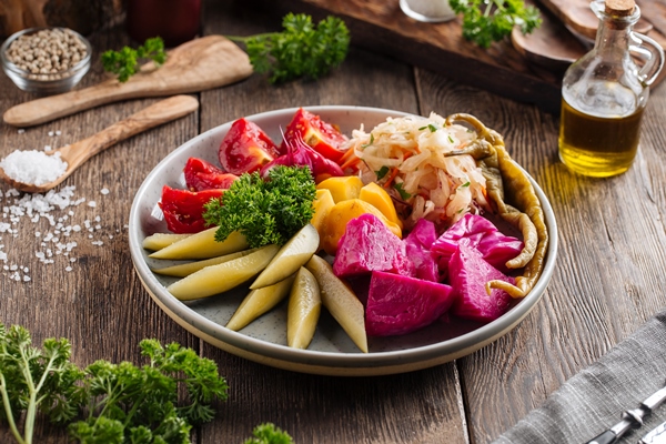 assorted marinated pickles set appetizer - Основы сухоядения