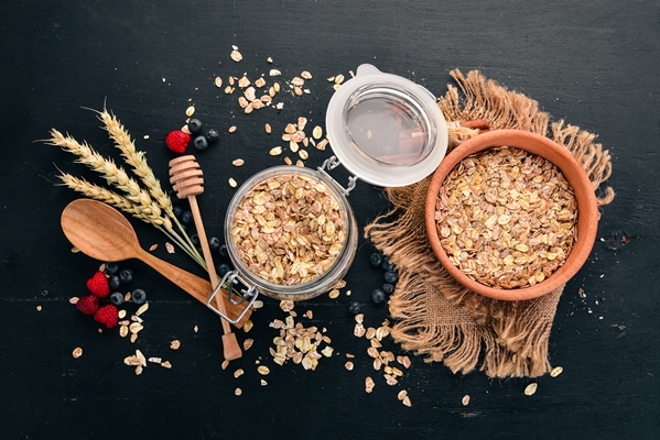 dry oatmeal porridge in a plate breakfast on a wooden background top view free space for - Постные ягодные оладьи